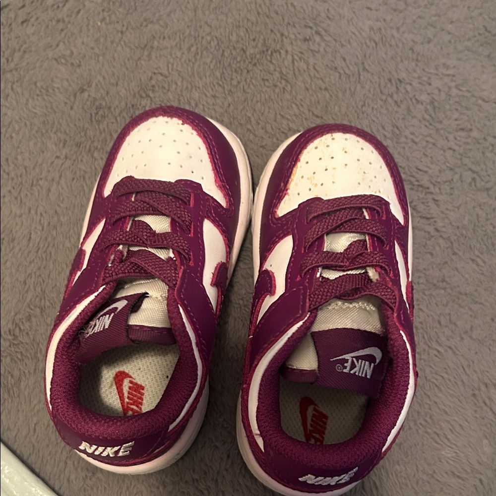 Nike Kids Sneakers in Purple and White